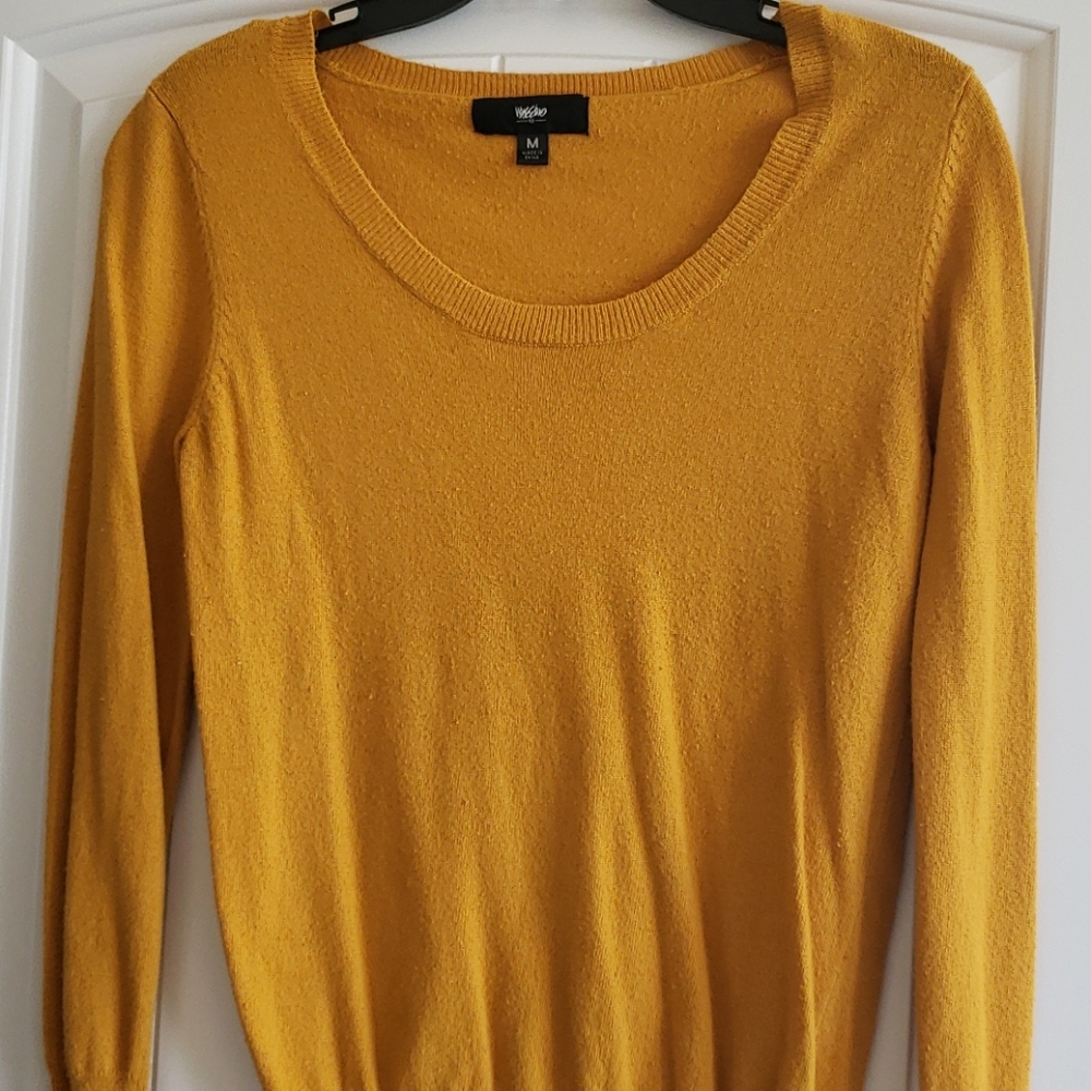 Yellow sweater - Picture 2 of 2